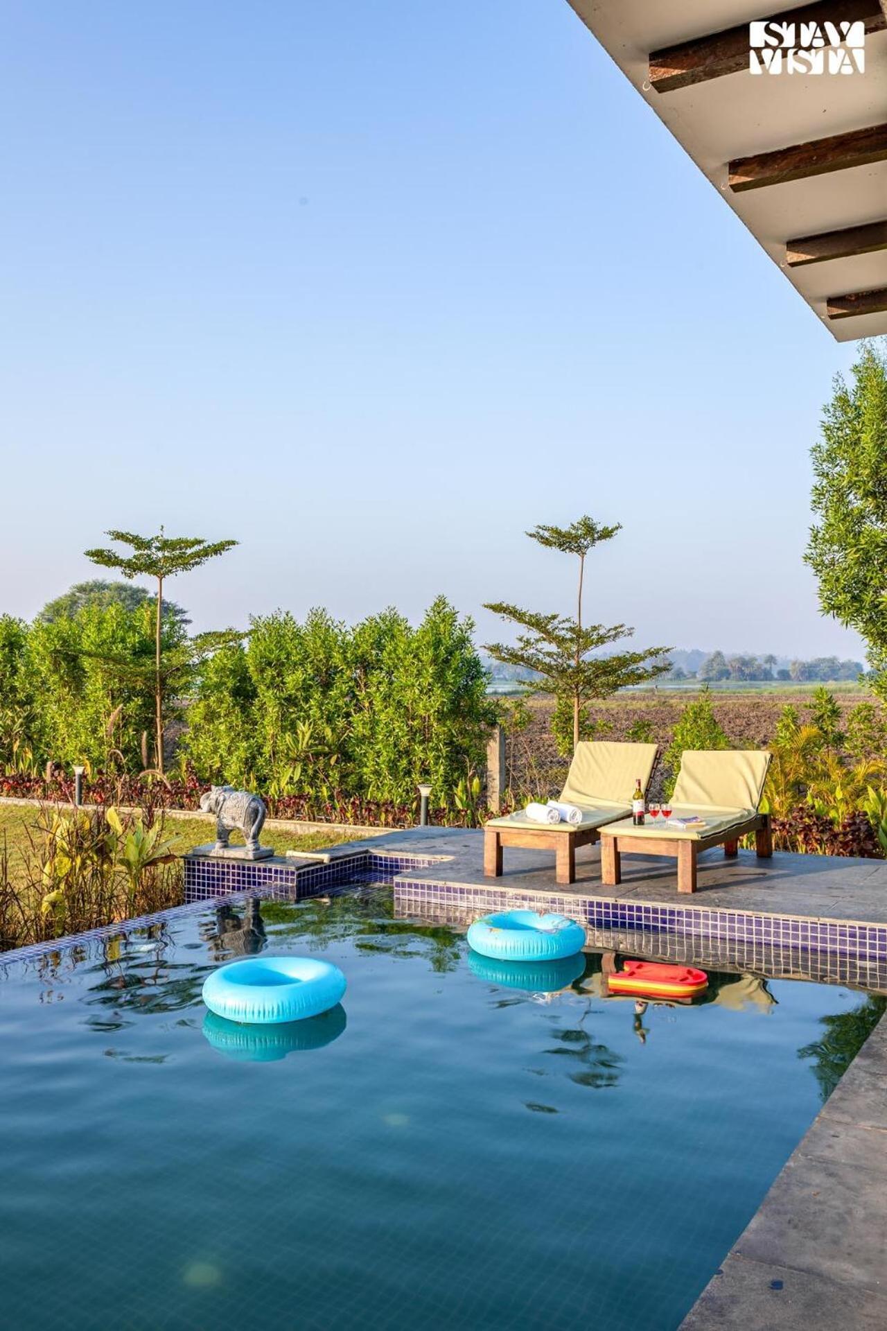 Stayvista At Lotus By The Lake With Pool, Bbq & Lawn Indore Buitenkant foto