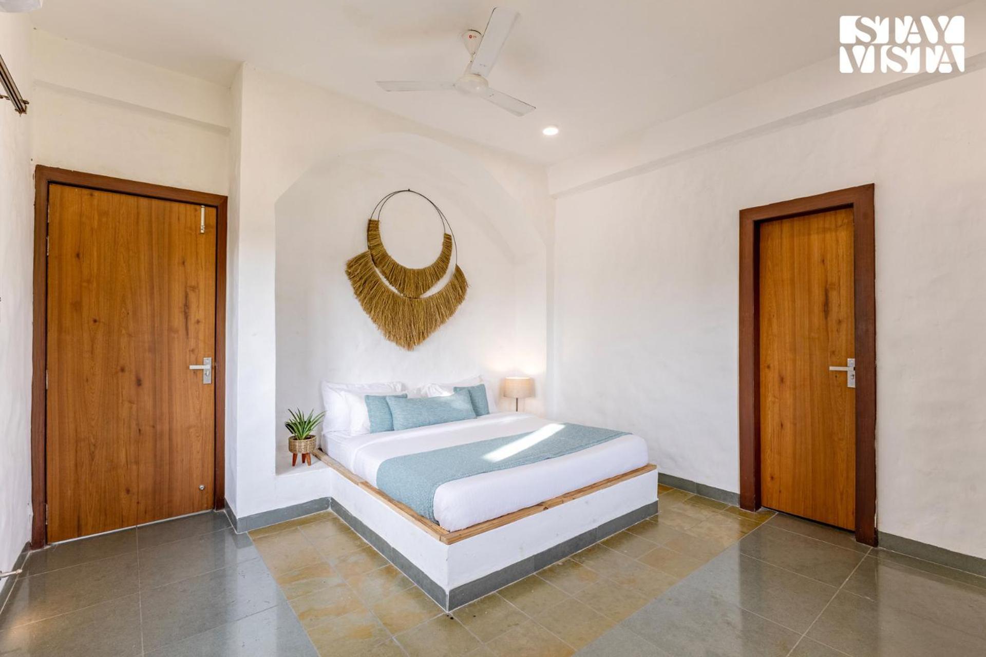 Stayvista At Lotus By The Lake With Pool, Bbq & Lawn Indore Buitenkant foto