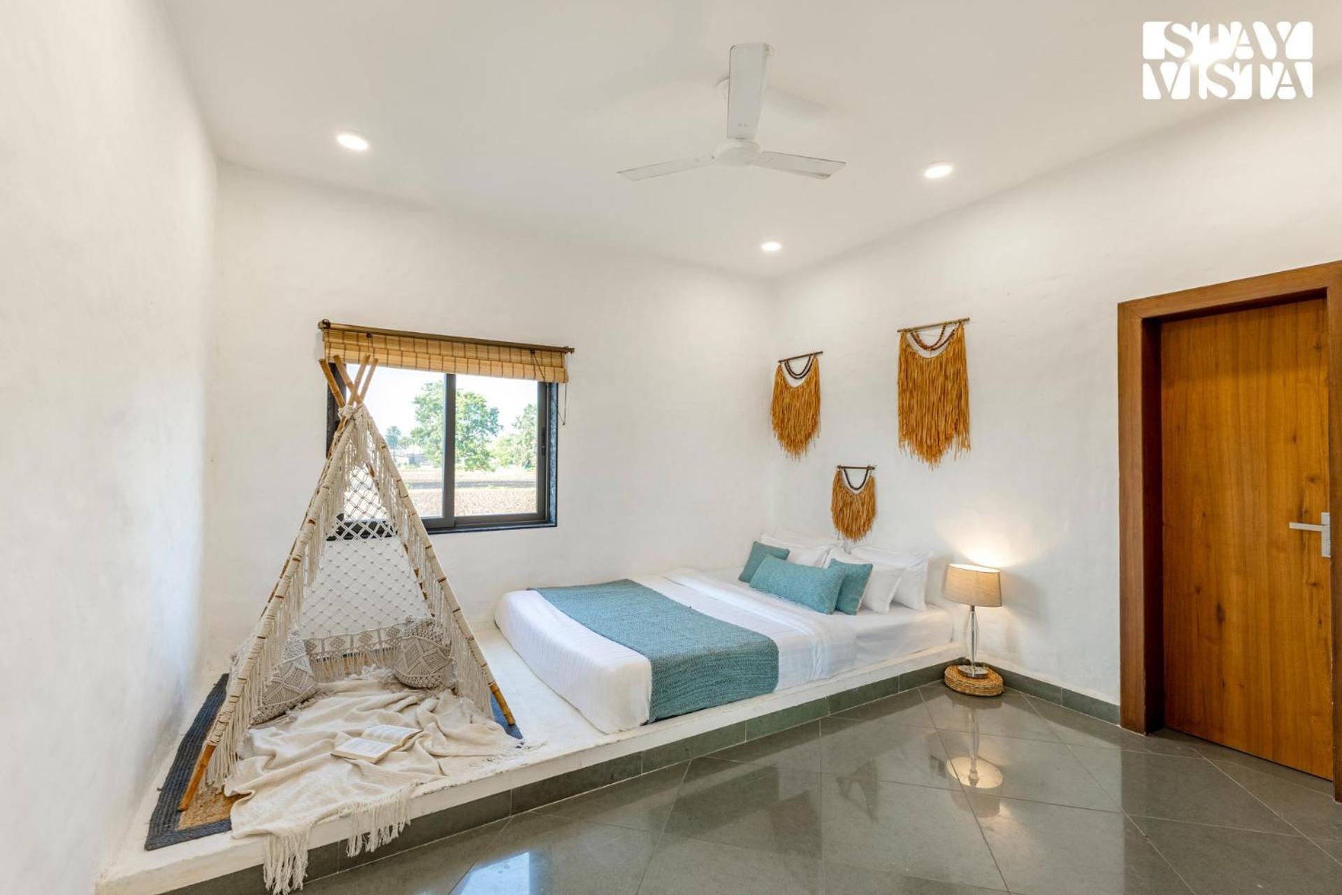 Stayvista At Lotus By The Lake With Pool, Bbq & Lawn Indore Buitenkant foto