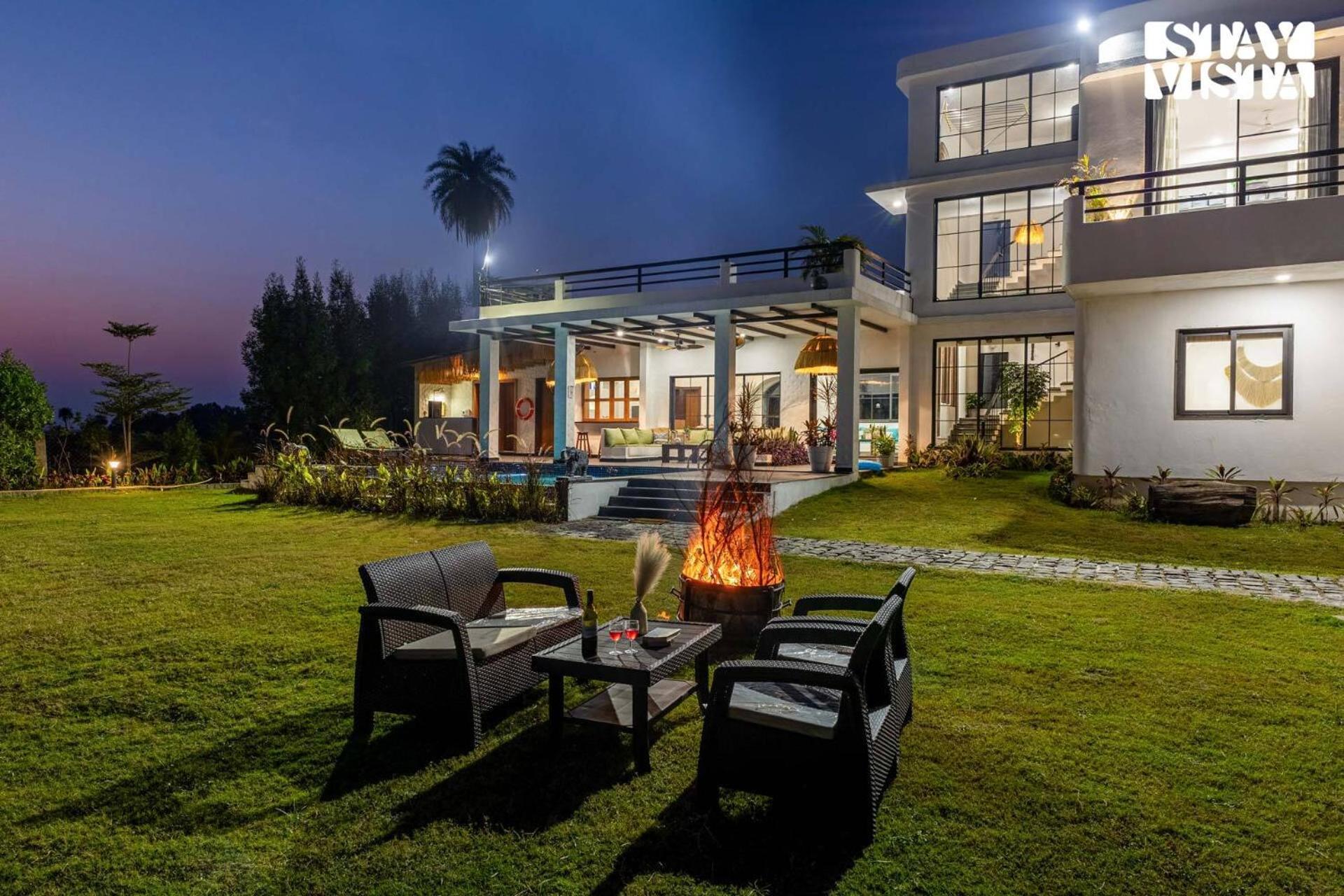 Stayvista At Lotus By The Lake With Pool, Bbq & Lawn Indore Buitenkant foto