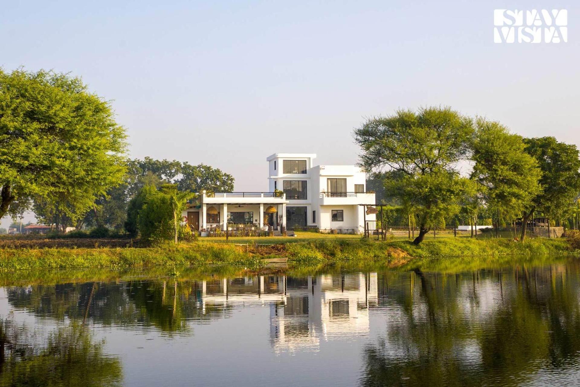 Stayvista At Lotus By The Lake With Pool, Bbq & Lawn Indore Buitenkant foto
