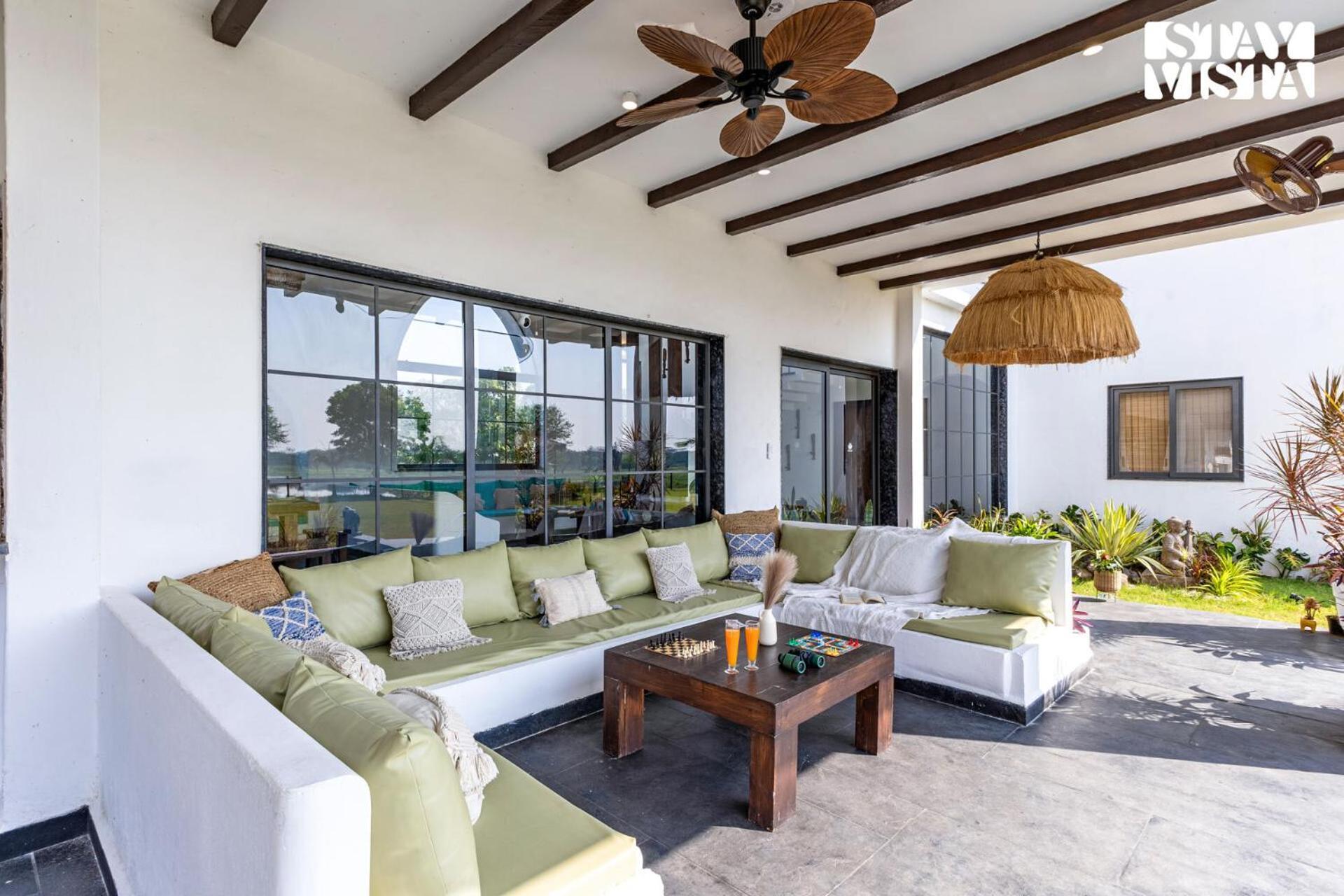 Stayvista At Lotus By The Lake With Pool, Bbq & Lawn Indore Buitenkant foto